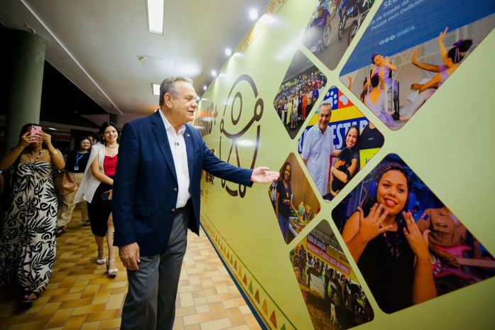 Vice-governador visita estande da Secdedf e destaca importância da inclusão na 11ª Bienal do Livro