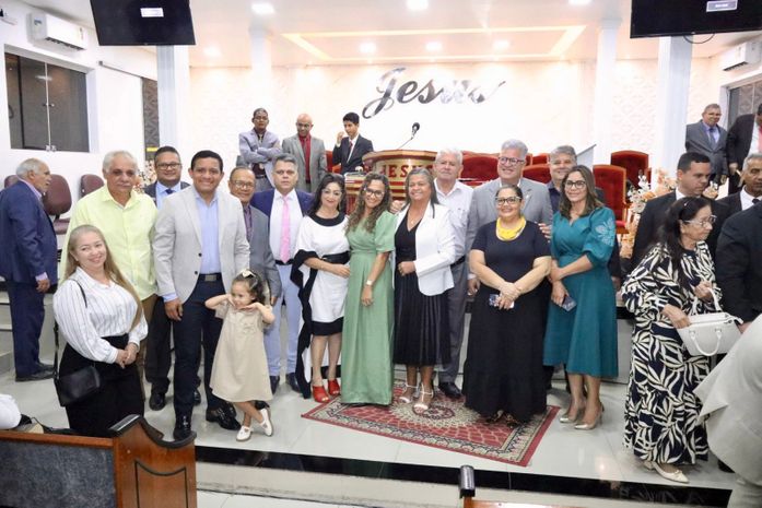 Tia Júlia, Júlio Cezar e secretários prestigiam culto em ação de graças aos 136 anos de Emancipação Política de Palmeira