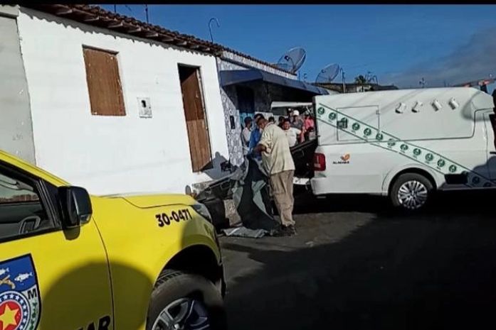 Vídeo: Dois homens são executados em residência e outro é sequestrado no Agreste de Alagoas