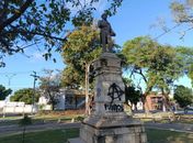 ‘Poucas vezes eu vi esse lugar ocupado’: insegurança e abandono esvaziam entorno cultural da Praça Sinimbu 
