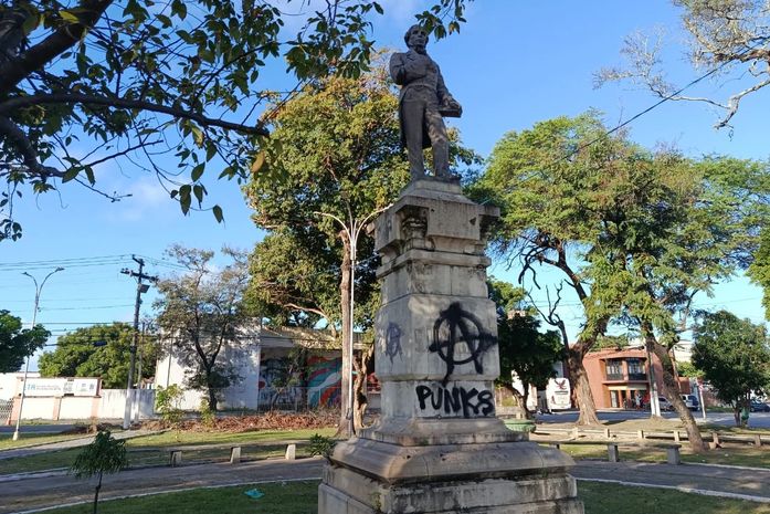 ‘Poucas vezes eu vi esse lugar ocupado’: insegurança e abandono esvaziam entorno cultural da Praça Sinimbu