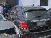 Acidente envolveu cinco carros, três deles estavam estacionados.