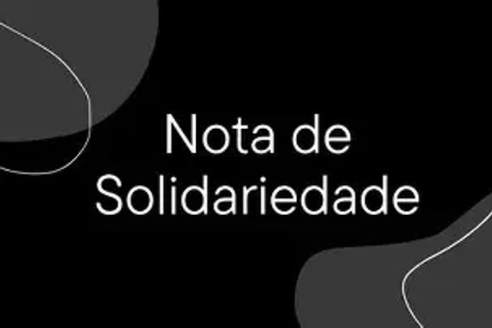 Atravessamos tempos estranhos, sufocados pelos rasos e anacrônicos discursos políticos. Toda solidariedade à professora Vanieire dos Santos Oliveira Ramos