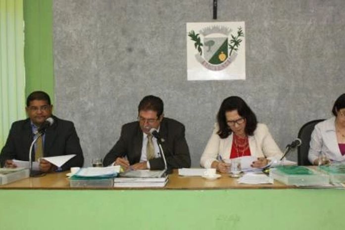 Vereadores de Arapiraca reajustam seus salários em sessão extraordinária