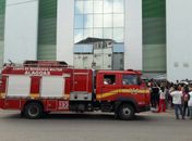 Após curto-circuito, funcionários da Secretaria Municipal de Saúde evacuam prédio