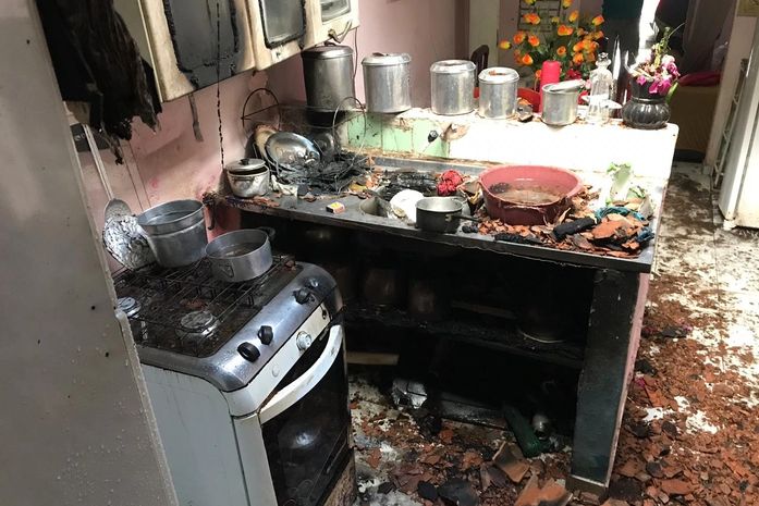 Incêndio destruiu parte da cozinha da residência