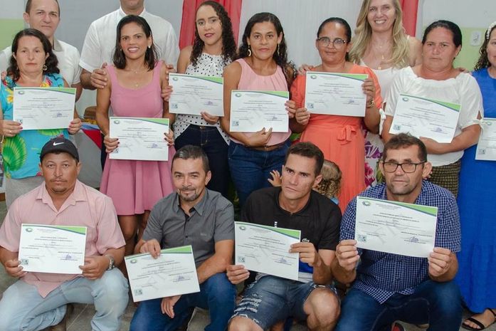 Alunos do EJA concluem curso de Formação Inicial e Continuada em Limoeiro de Anadia