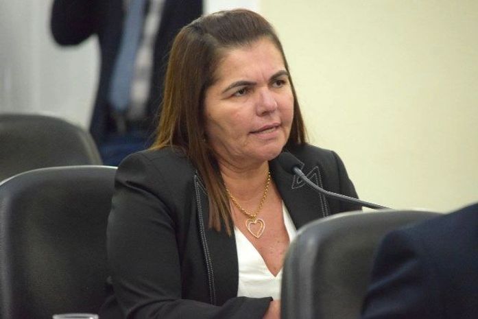Ângela Garrote "Júlio Cezar tem "rabo preso" com vereadores e a desembargadora