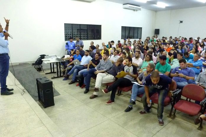 Desorganização e ausência de Nezinho foram à tônica do debate na Ufal