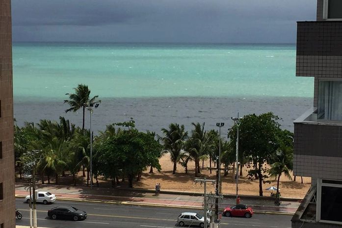 Mar da Jatiúca foi invadido por esgoto em 18 de dezembro de 2015