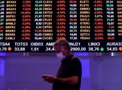 Dólar dispara e Bolsa desaba após anulação de condenações de Lula