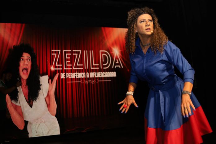 Zezilda volta ao teatro para falar sobre sua transformação em influenciadora digital