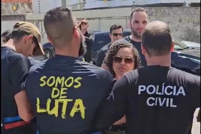 Sindpol vive crise entre a arma na cintura e a lágrima no post