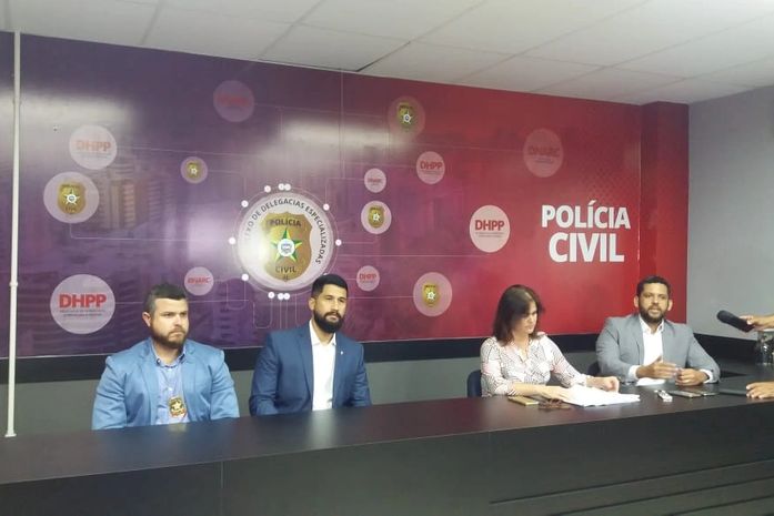 Coletiva de imprensa na sede da Delegacia de Homicídios