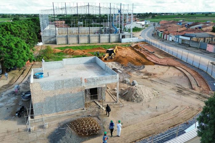 Com ajuda de Daniel Barbosa, prefeito Luciano constrói complexo poliesportivo e centro de convívio social em Bananeiras