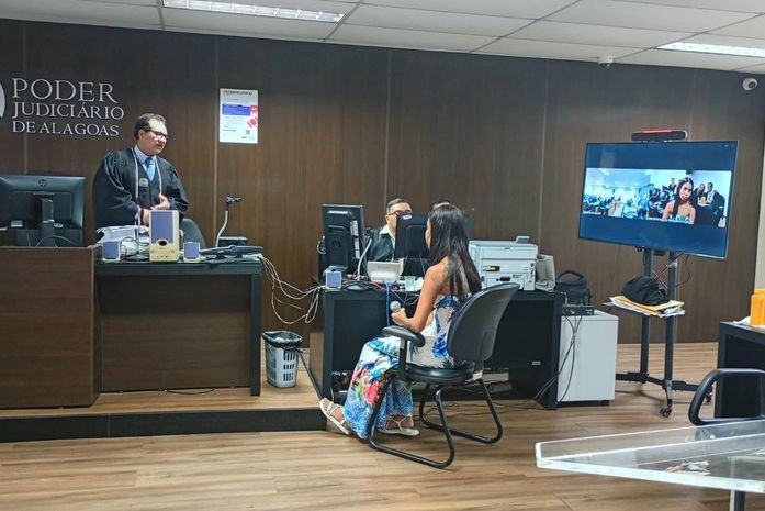 Caso Rhavy: Mãe e padrasto trocam acusações durante júri sobre morte de menino de 2 anos em Maceió