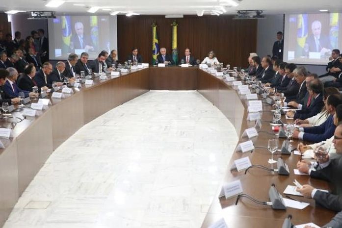 O presidente Michel Temer debate segurança pública com governadores, em reunião no Palácio do Planalto
