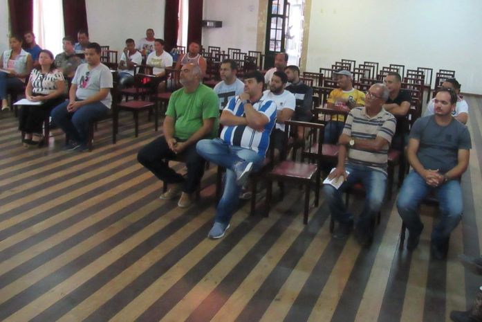 Reunião com organizadores de blocos carnavalescos e instituições públicas.