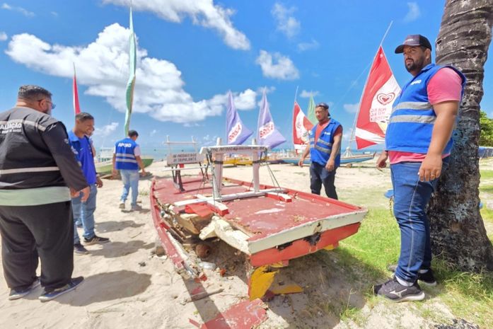 Ação retira mais de 40 toneladas de materiais inservíveis abandonados na areia