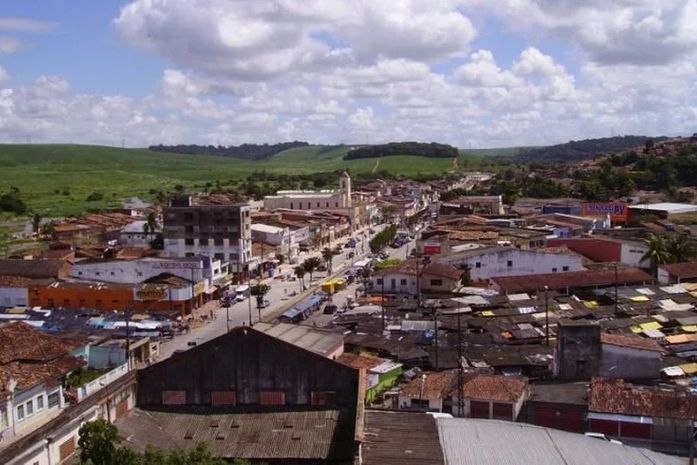 Incêndio destrói casa, provoca desabamento do teto e deixa homem ferido em Rio Largo