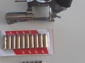 Arma foi apreendida com o condutor