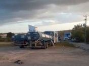 Pipeiro flagrado desperdiçando água em Olho d´Água das Flores, não é do município