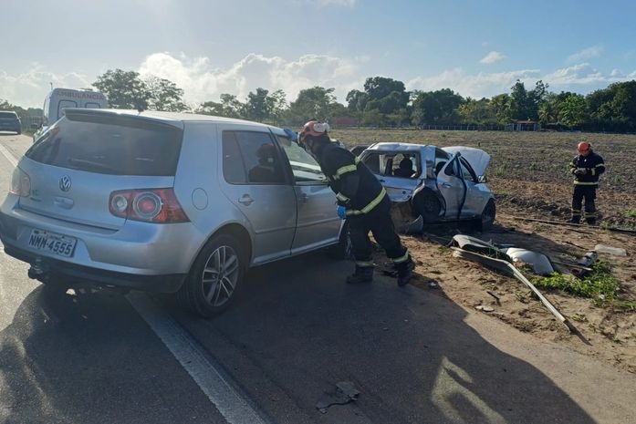 Colisão entre veículos deixa quatro feridos na BR-316, em Atalaia