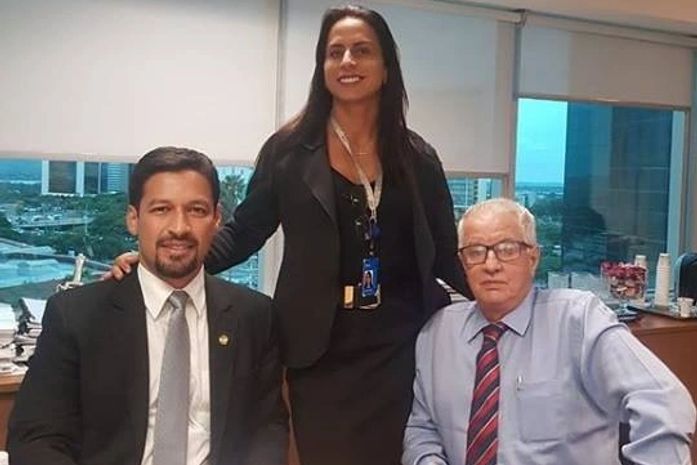 Senador Rodrigo Cunha pede soluções para moradores do bairro do Pinheiro