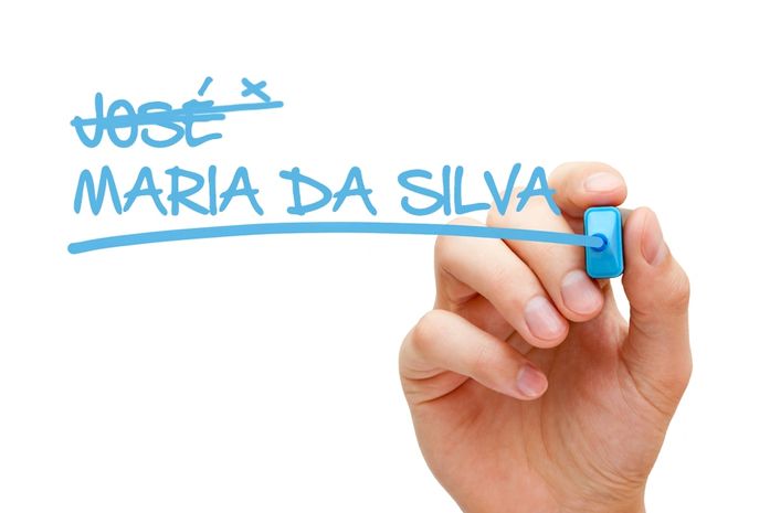 Nome Social é aquele reconhecido por travestis e transexuais, bem como são identificados pela comunidade em que vivem.