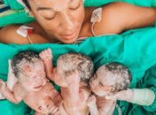 Camila com os filhos Vitória, Breno e Valentina logo após o parto, na tarde de terça-feira (26)