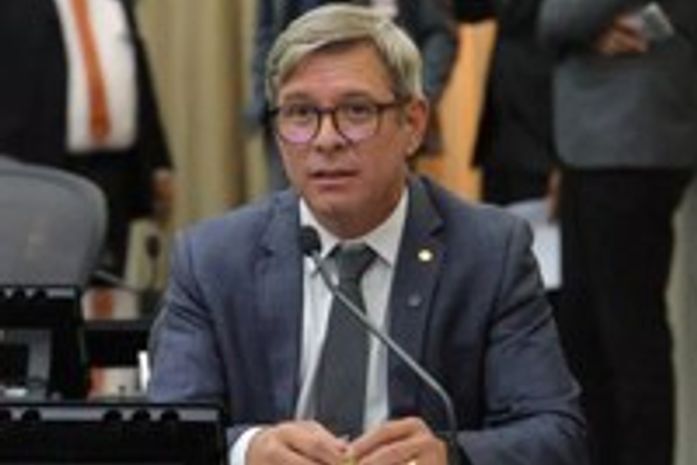 Cabo Bebeto denuncia precariedades de escola estadual em Arapiraca