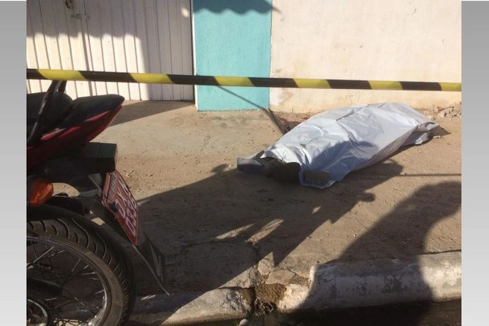 Mototaxista é executado por dois homens enquanto seguia para o trabalho