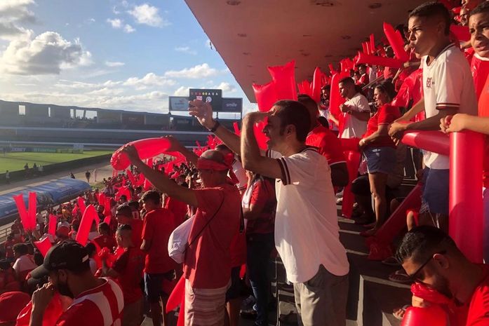 Torcida do CRB em jogo contra o ASA