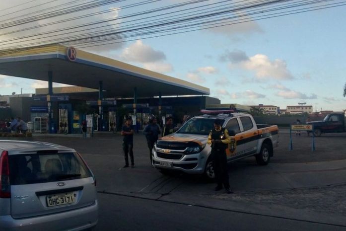 Mais de dez veículos são removidos durante fiscalização