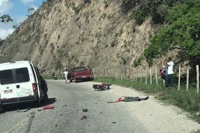 Motociclista morre após colisão com van na AL 205