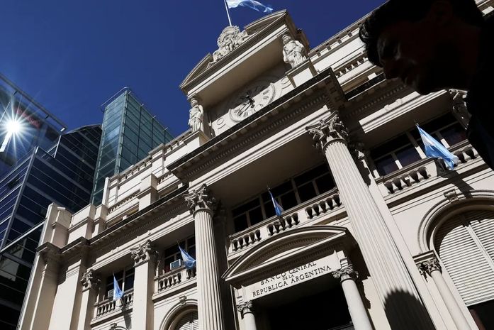 Inflação na Argentina recua e atinge 11% em março; em 12 meses, preços subiram 288%