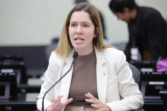 Cibele Moura solicita apoio de colegas para aprovação de projeto que protege mulheres grávidas em cursos militares