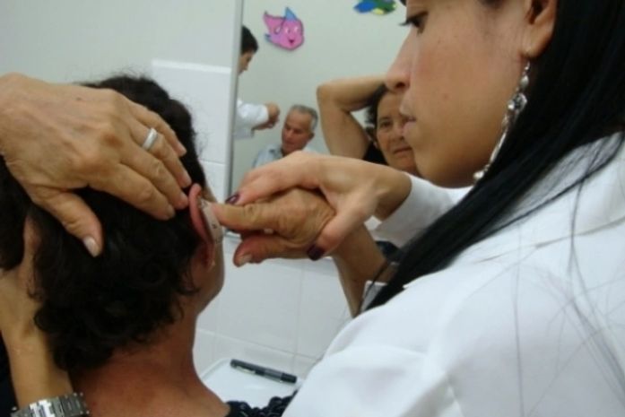 Fonoaudiólogos da Uncisal convocam pacientes a buscarem aparelhos auditivos