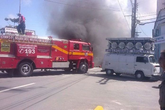 Fornecedores atearam fogo a pneus para cobrar pagamento de atrasados