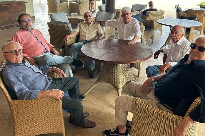 Empresários e economistas se confraternizam durante almoço em Maceió discutindo questões importantes de AL