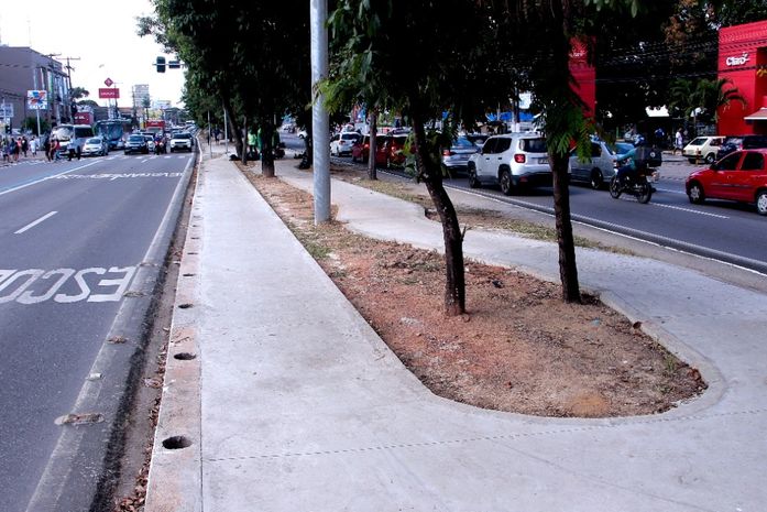 Obras da ciclovia avançam na Avenida Fernandes Lima
