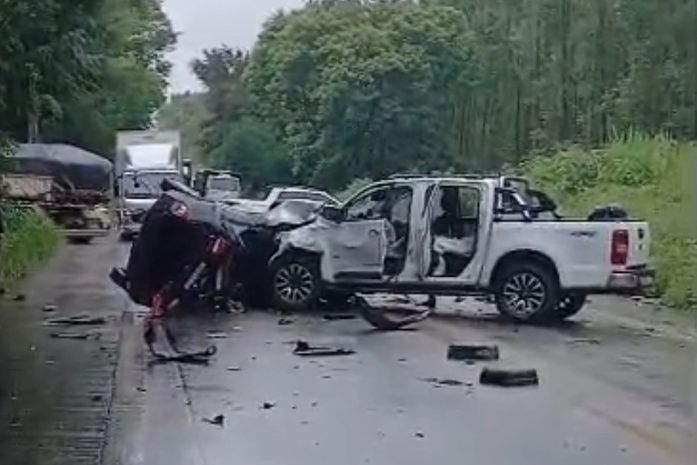 Vídeo: colisão frontal entre veículos deixa uma pessoa morta na BR-316, em Atalaia