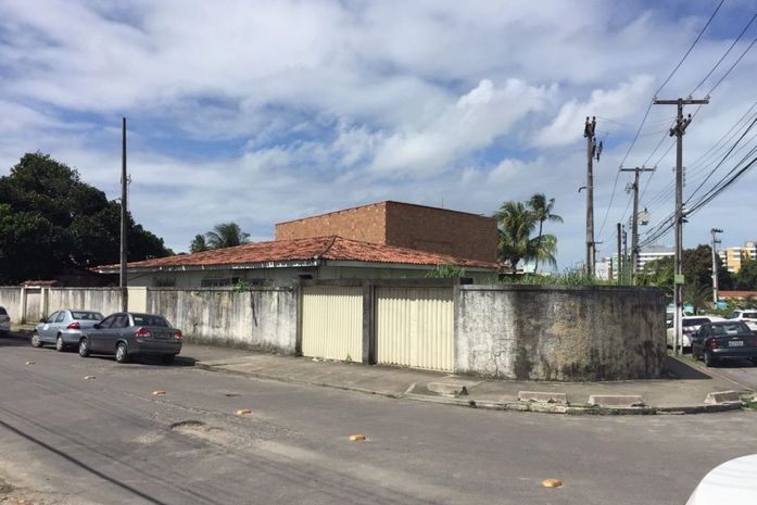 A casa fica localizada na Rua Sebastião da Hora, 109, Gruta de Lourdes