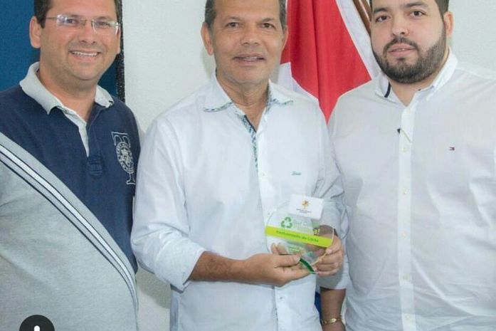 Prefeito recebe homenagem do Estado por acabar com lixão