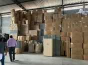 Leonardo Dias volta a constatar desperdícios de recursos públicos no Almoxarifado da Secretaria Municipal de Saúde