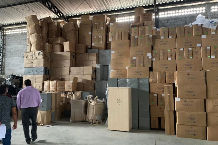 Leonardo Dias volta a constatar desperdícios de recursos públicos no Almoxarifado da Secretaria Municipal de Saúde