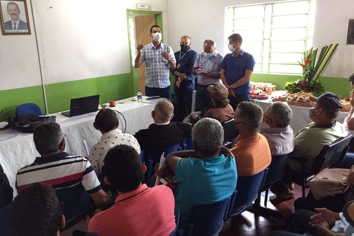 Agricultores familiares de Limoeiro de Anadia recebem orientações sobre a mandiocultura