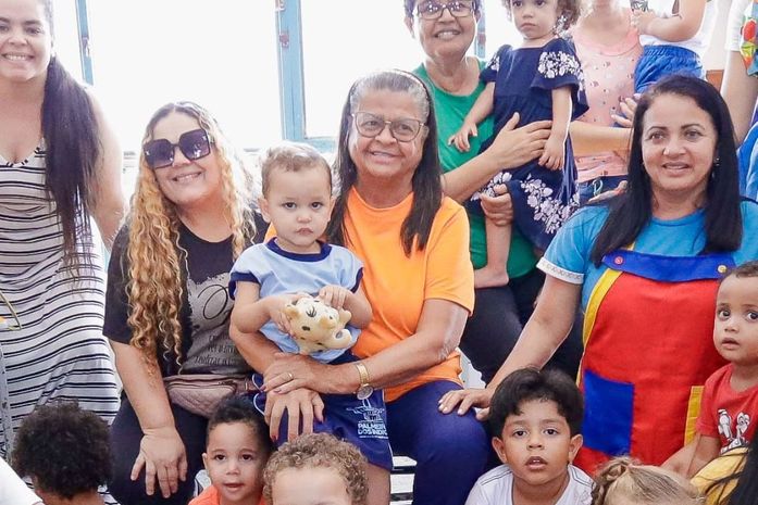 Secretária de Educação Júlia da Silva dá boas-vindas aos alunos no novo ano letivo de 2024