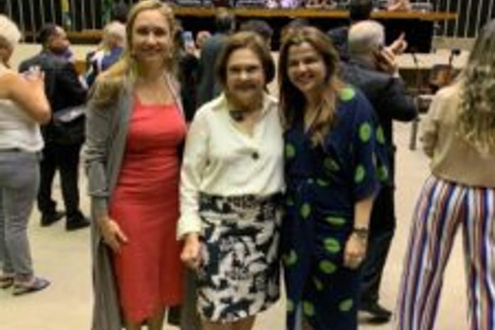 Prefeita Juliana Almeida representa AMA em sessão solene na Câmara dos Deputados