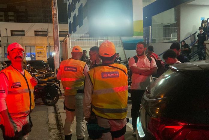 Policial ameaça colega de sala com arma de fogo, dentro de faculdade particular, em Maceió